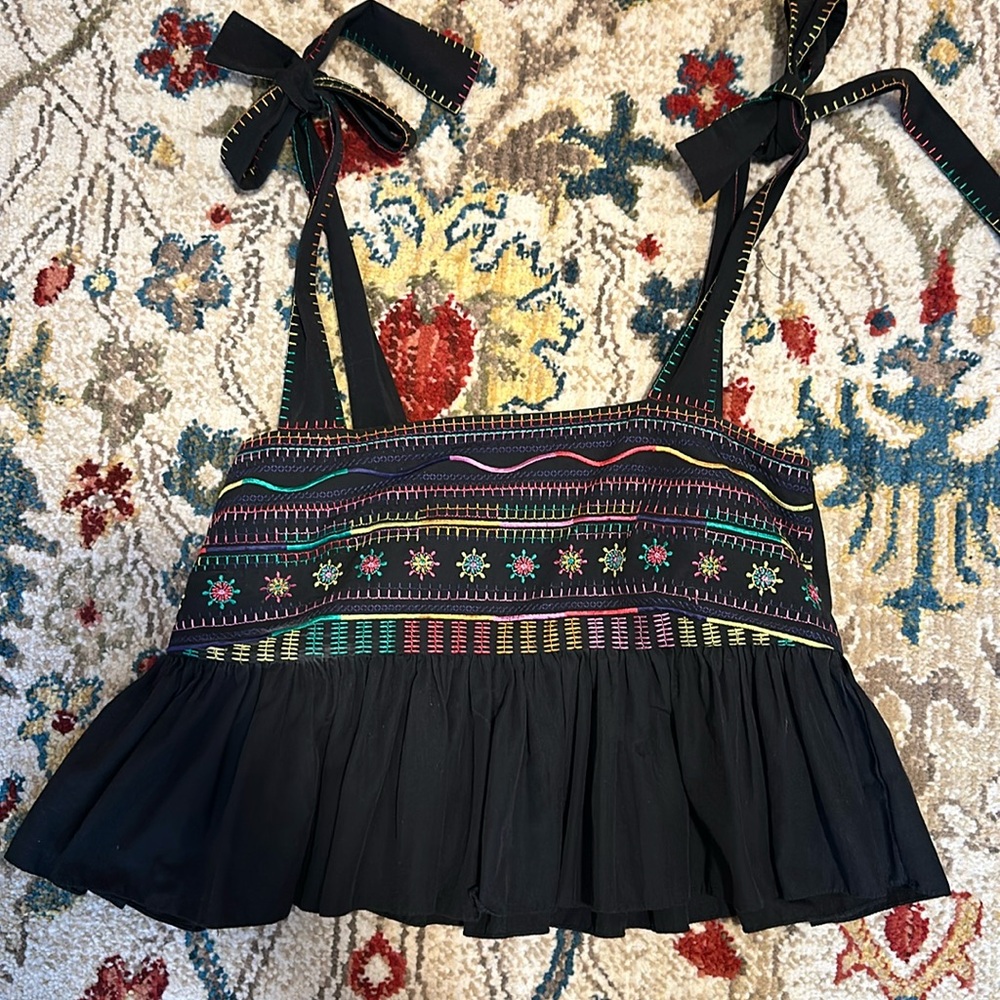 Cute cropped top with tie straps. Beautiful stitching!